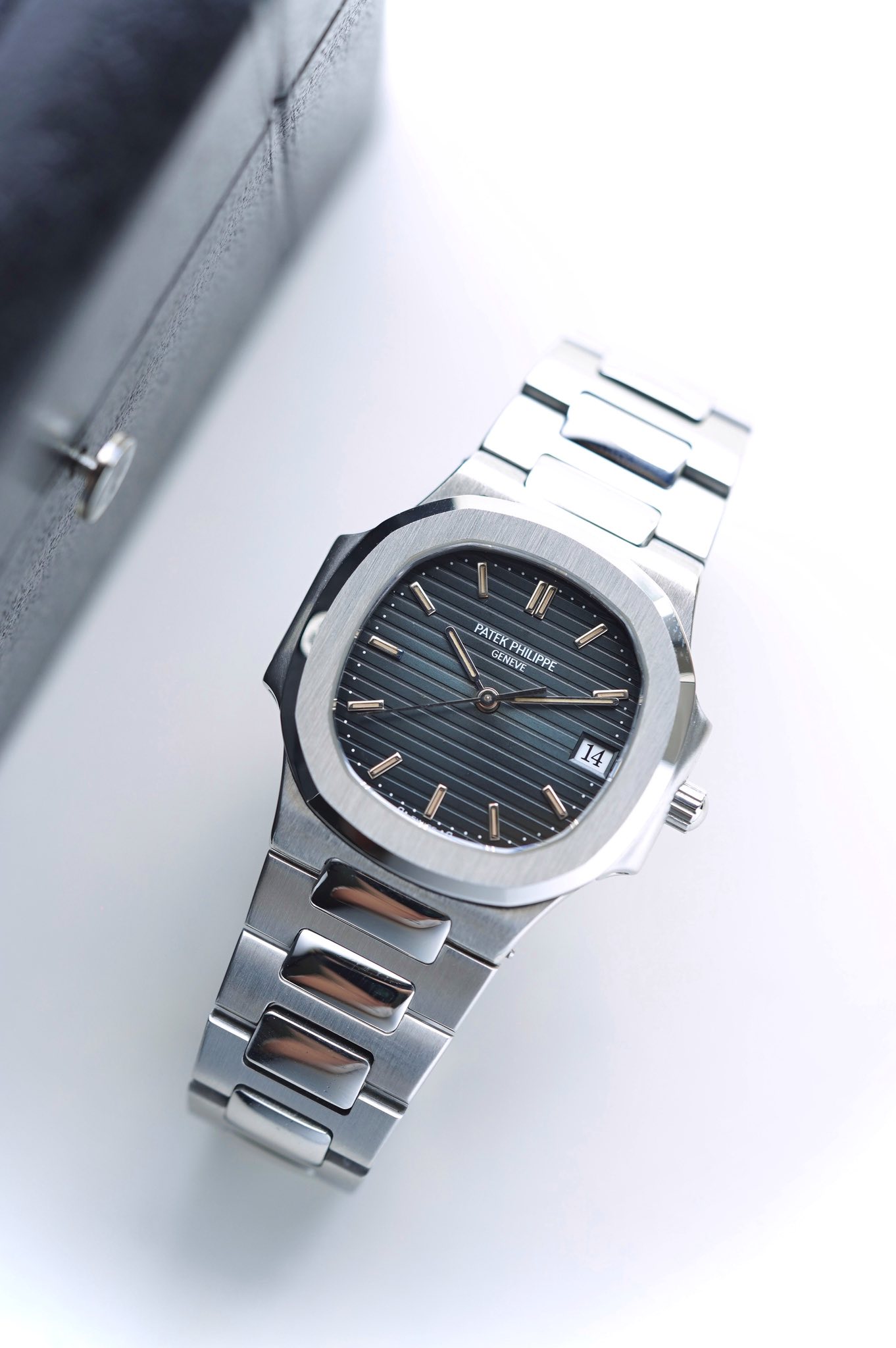 Patek Philippe Blue dial Nautilus 3900/1a มือสอง